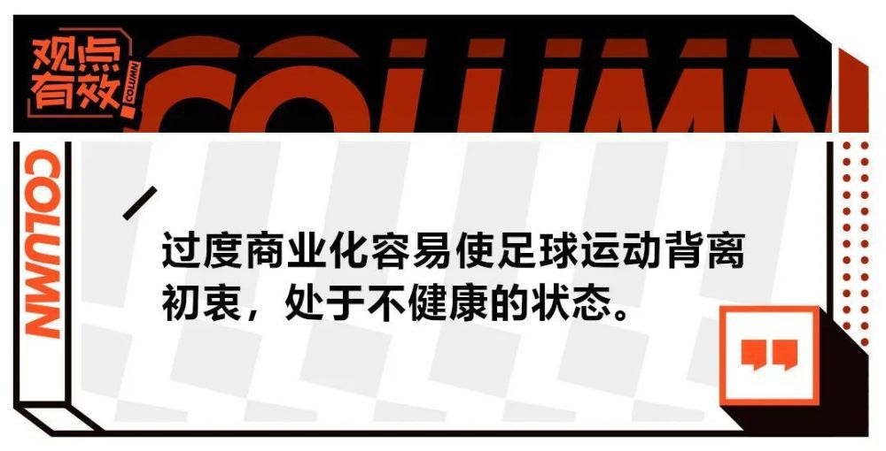 比赛第2分钟，C罗禁区倒地，主裁判马宁响哨手指点球点，C罗摇手指，随后马宁观看VAR取消点球判罚。